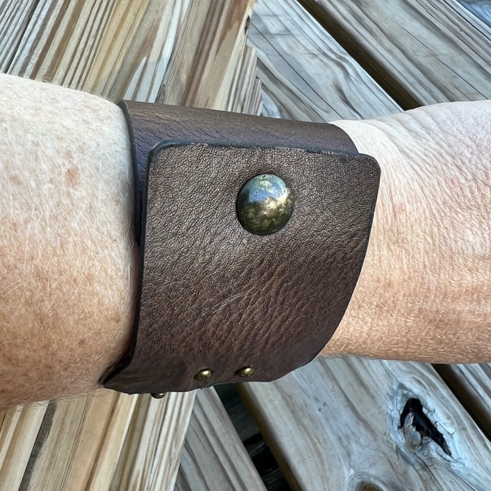 - 4 Mixed Cuff Bundle! Like New! - image 4